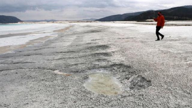 Saldada oluşan tahribat gölün ziyarete kapatılmasıyla yok olmaya başladı