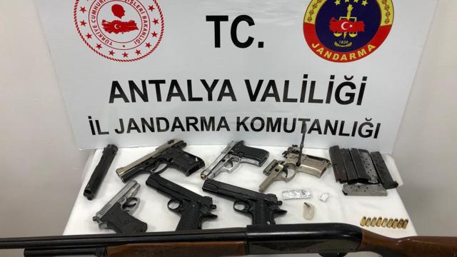 Otomobil servisinde tabanca üretildiği iddiasıyla 2 kişi yakalandı