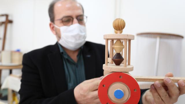 Sivasta çocuklar bilimsel oyuncaklarla geleceğe hazırlanıyor