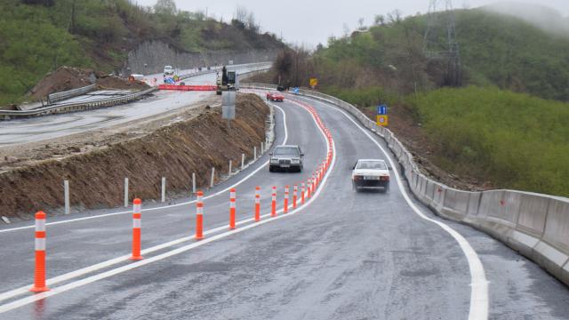 Çöken Batı Karadeniz bağlantı yolu çift yönlü ulaşıma açıldı