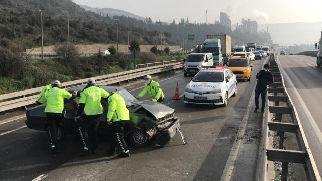 7 aracın karıştığı zincirleme kazada 6 kişi yaralandı