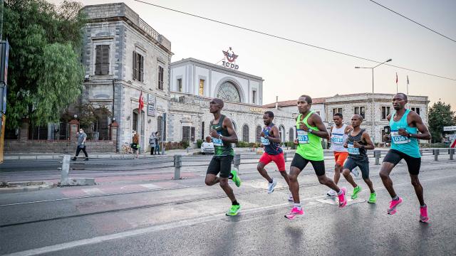 2. Uluslararası İzmir Maratonuna 1250 kişi katılacak