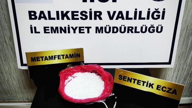 Edremitte 945 gram metamfetamin ele geçirildi: 3 gözaltı