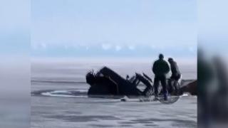 Baykal gölünde askeri araç suya gömüldü