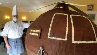 İngiltere'de çikolatadan ambulans helikopter yapıldı