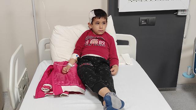 6 yaşındaki çocuk "yorgun mermi" sebebiyle yaralandı