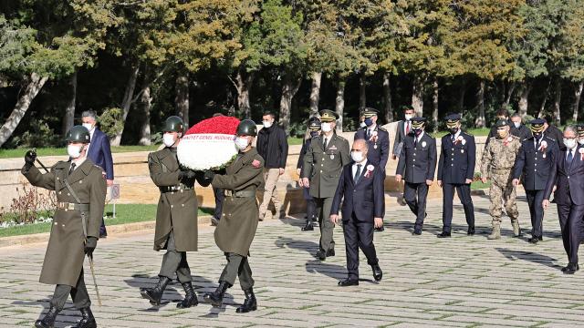 Emniyet Genel Müdürü Mehmet Aktaş ve beraberindekiler Anıtkabiri ziyaret etti