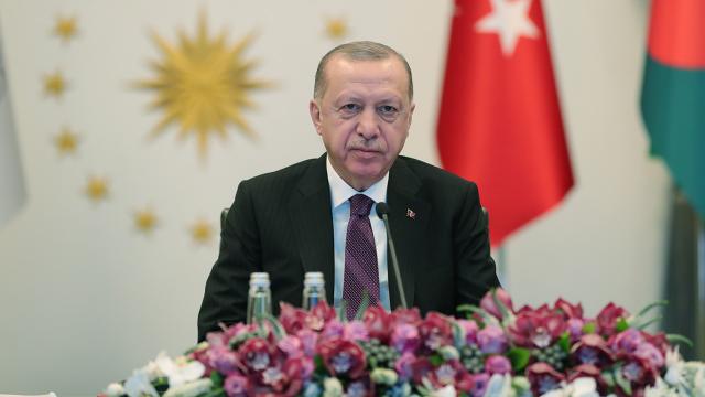 Cumhurbaşkanı Erdoğandan D-8e yerel parayla ticaret çağrısı