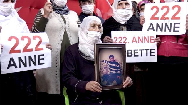 Evlat nöbetine bir aile daha katıldı