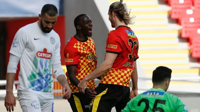 Göztepe ikinci yarı açıldı