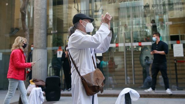 İspanyada doktorlar son 1 yılda 15inci kez eylem yaptı