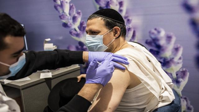İsrail basını: Pfizer ödeme yapmayan İsraile aşı sevkiyatını durdurdu