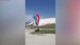 Paramotorla uçan bir kişi yere çakıldı