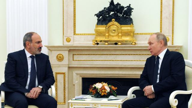 Putin ve Paşinyan Karabağı görüşecek