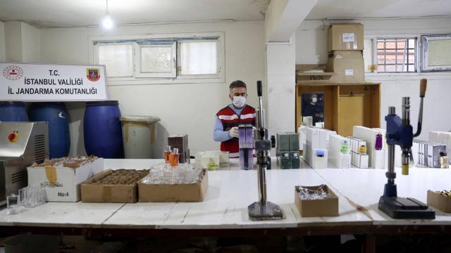 İstanbulda 40 bin sahte parfüm ele geçirildi