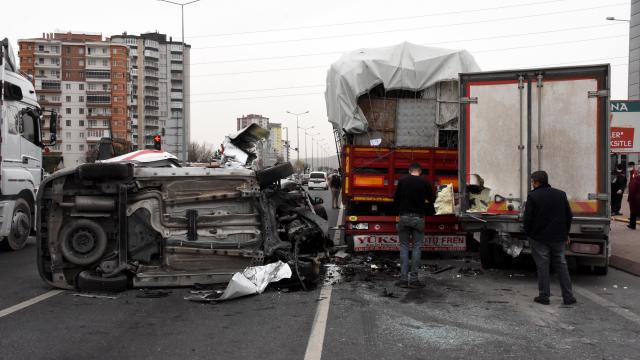 Kayseride zincirleme trafik kazası: 3 yaralı