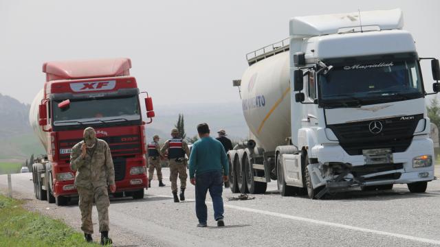 Adıyamanda tır ile hafif ticari araç çarpıştı: 4 yaralı