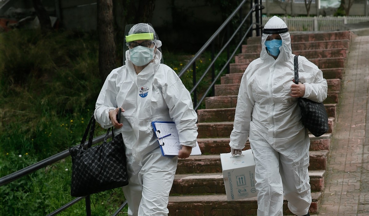 "Bu süreçte salgının sona ermesi için canla başla çalışıyoruz"