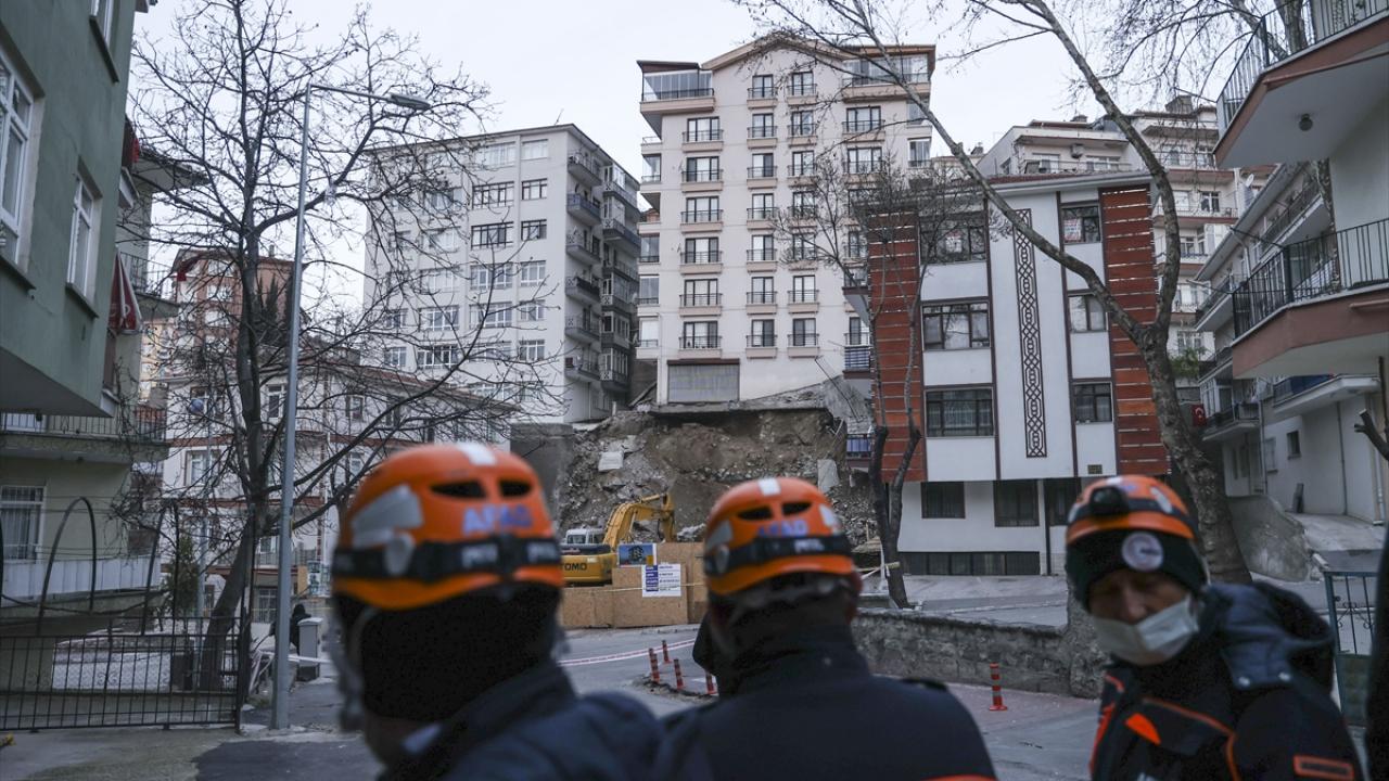 Bina sakinleri misafirhanelere yerleştirildi