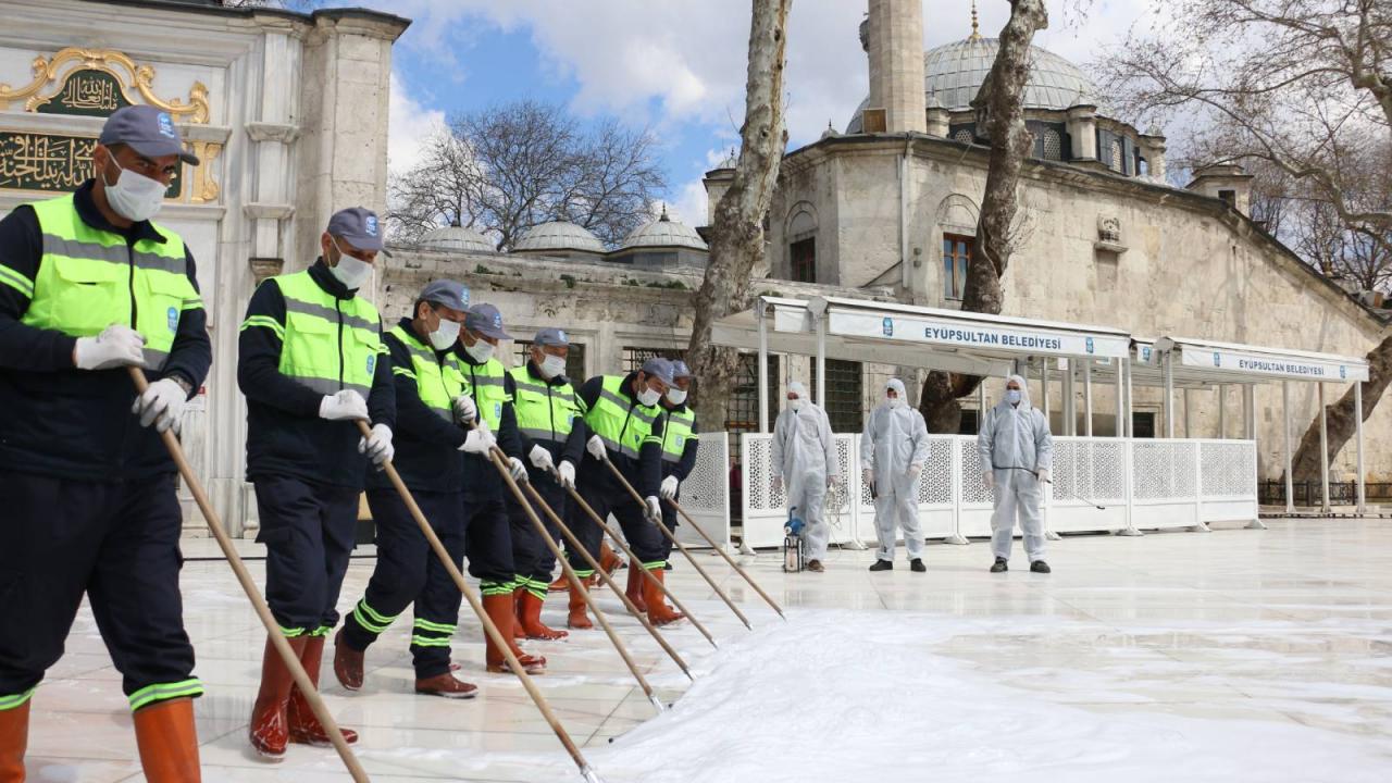 Eyüpsultan Camii, ramazan öncesi gül suyuyla yıkandı