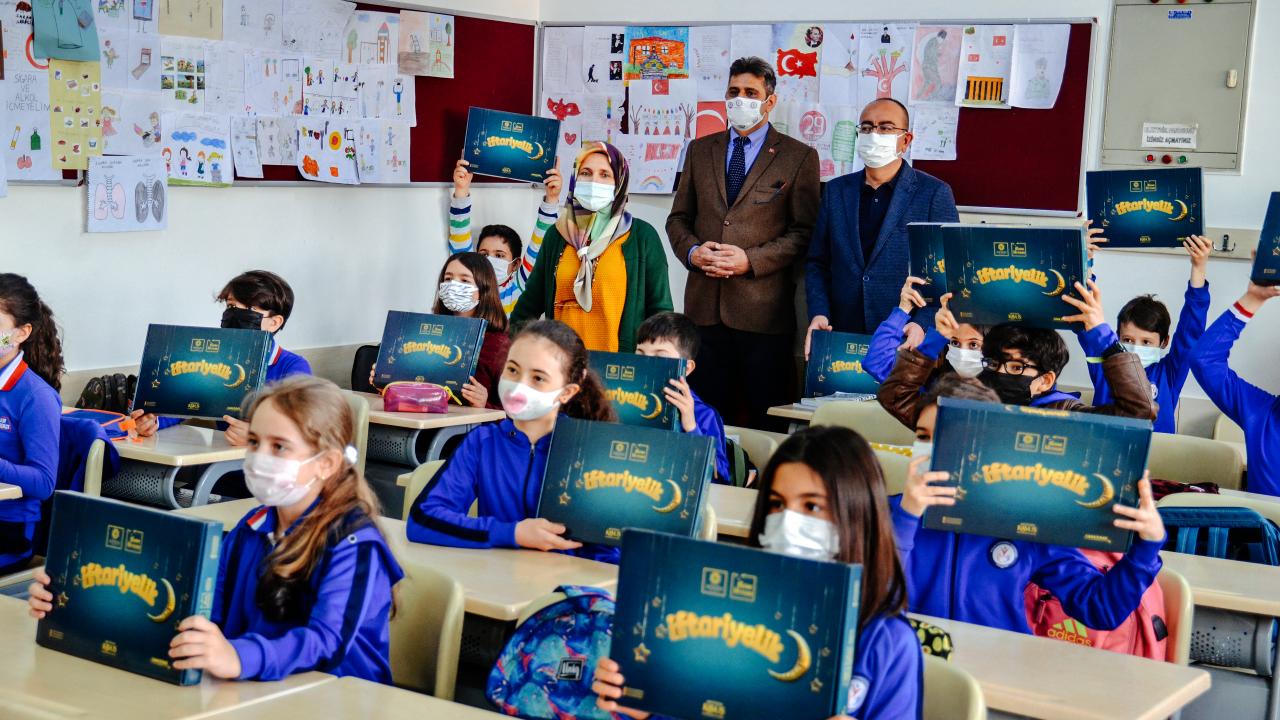 Meram Belediyesi, ramazan ayında çocuklar için "iftariyelik" adlı etkinlik seti hazırladı. 