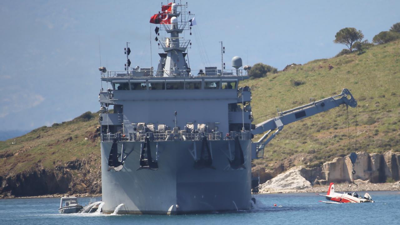 Enkaz çıkarma çalışmaları sürüyor