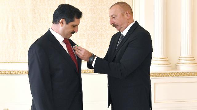 Aliyevden Türkiyenin Bakü Büyükelçisi Özorala "Dostluk Nişanı"
