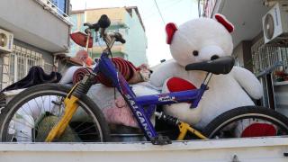 Evinden iki kamyon çalıntı eşya çıktı