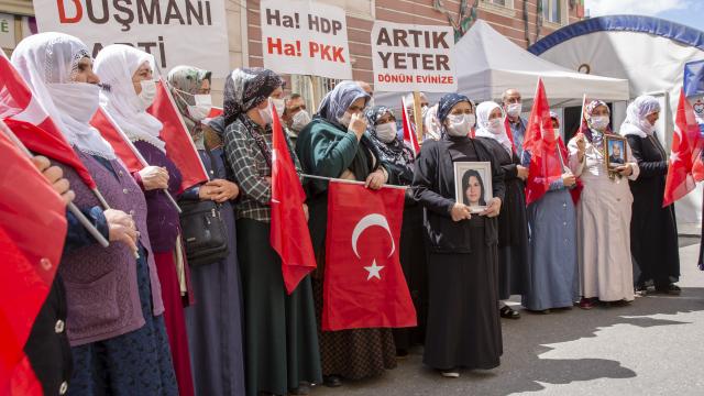 Diyarbakırda evlat nöbetine bir aile daha katıldı