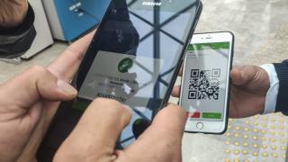 Testi pozitif çıkanlar sokaklarda bu yöntemle dolaşıyor