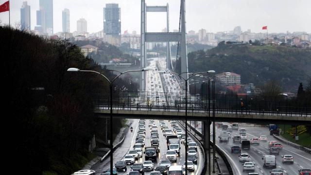 Yağışın devam ettiği İstanbulda trafik yoğunluğu