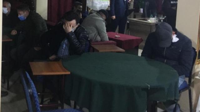 Kırklarelinde 2 işletmede kumar oynayan 46 kişiye 144 bin 900 lira ceza verildi