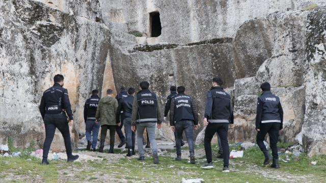 Şanlıurfada narkotimden mağaralar bölgesine baskın