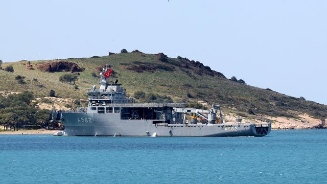 Egede düşen uçağın enkazı için çalışma başlatıldı