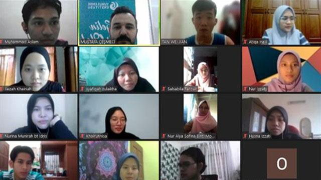 Malezya Dışişleri Bakanlığı personeli Türkçe öğreniyor