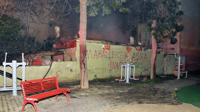 İzmirde bir evde yangın çıktı