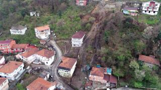 Zonguldak’ta heyelan anı kamerada
