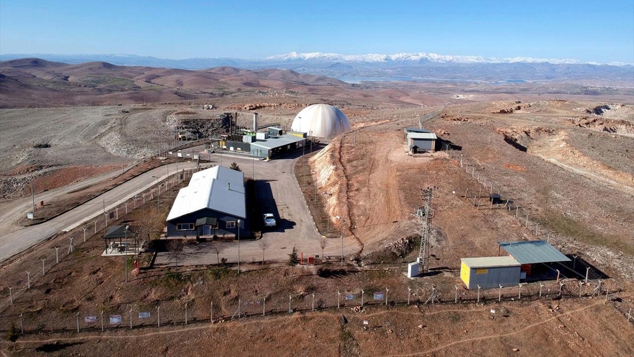 Yapon porno jonli efir Yalangoch Katya Strizhenova va uning mushuk