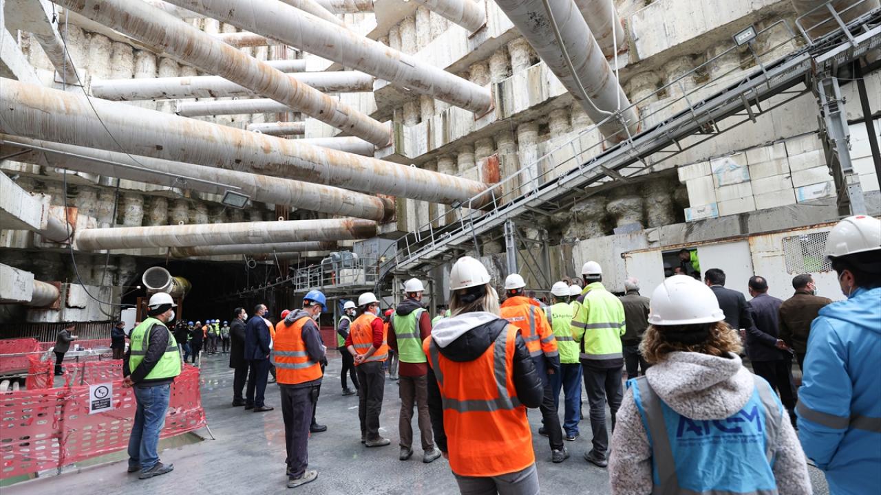 8,4 kilometre uzunluğunda, 7 istasyona sahip