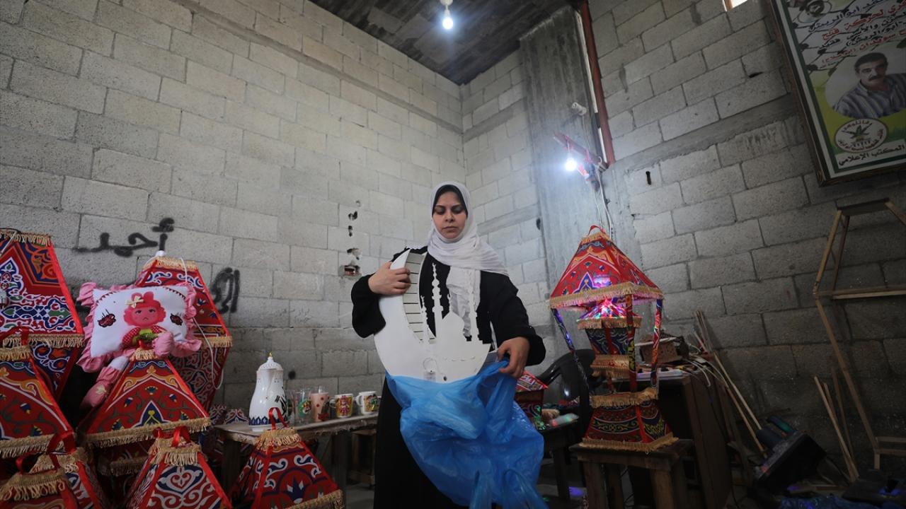 Kandilleri ramazandan 3 ay önce hazırlamaya başlıyor