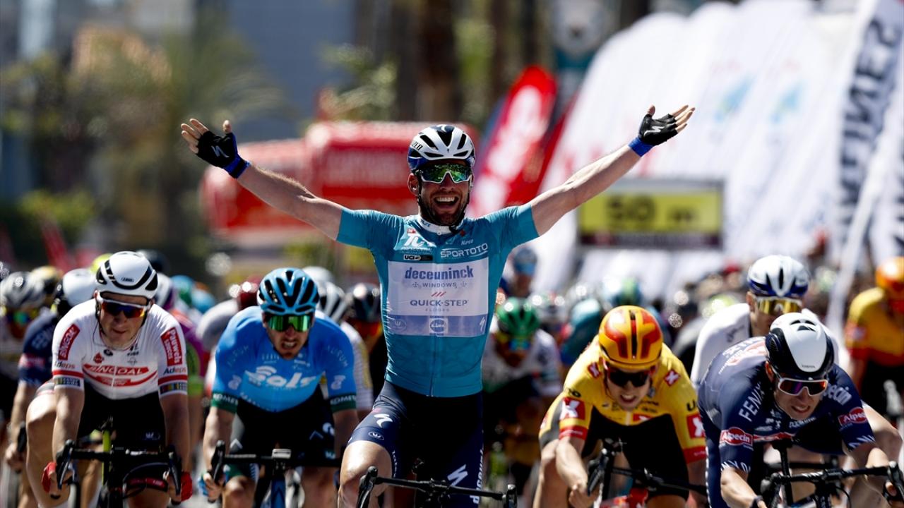 Turkuaz mayo yine Cavendish`te