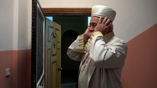 Apartmanda imam eşliğinde teravih namazı