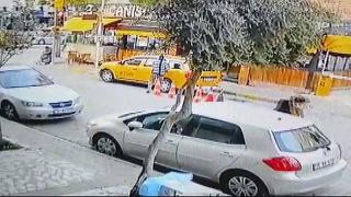 Müşteri gibi bindiği taksiyi kaçırdı