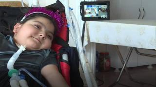 Özel eğitim öğrencisi duru evden sınıfa canlı bağlanıyor