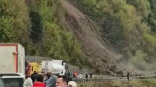 Zonguldak-Düzce yolunda heyelan