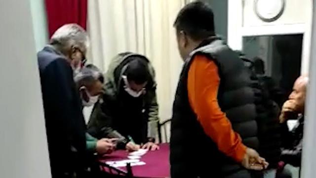 Evi kahvehaneye çeviren 20 kişiye 125 bin lira ceza