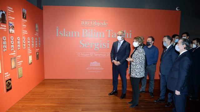 Bakan Ersoy, "100 Objede İslam Bilim Tarihi Sergisi"ni ziyaret etti