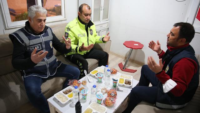 Polis ekipleri ilk iftarlarını görev başında açtı