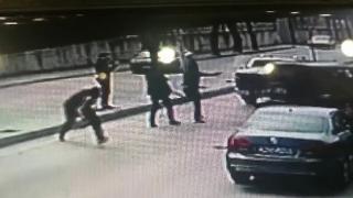 İstanbul'da cipin önünü kesip silah ve bıçakla saldırdılar