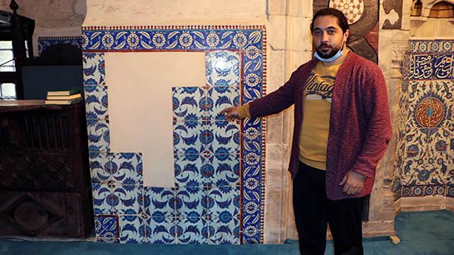 19 yıl önce Adanada camiden çalınan çiniler Londradan çıktı